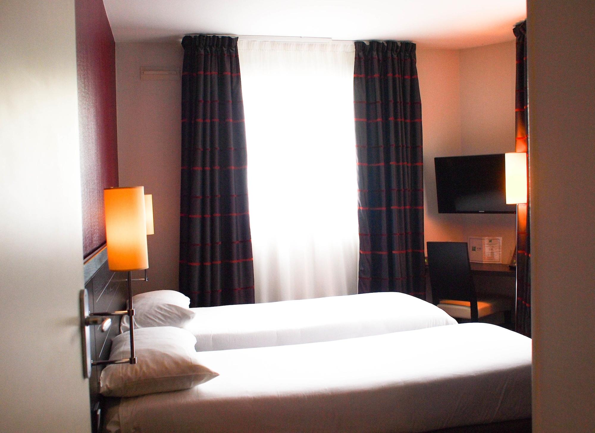 Ibis Styles Nantes Centre Place Royale Exterior photo