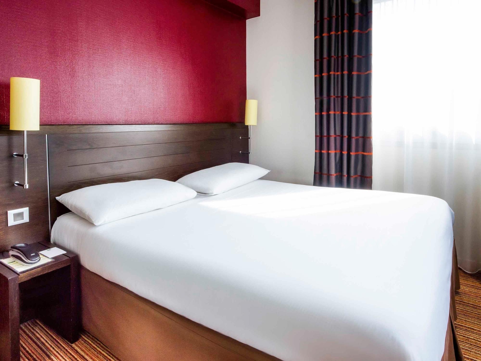 Ibis Styles Nantes Centre Place Royale Exterior photo